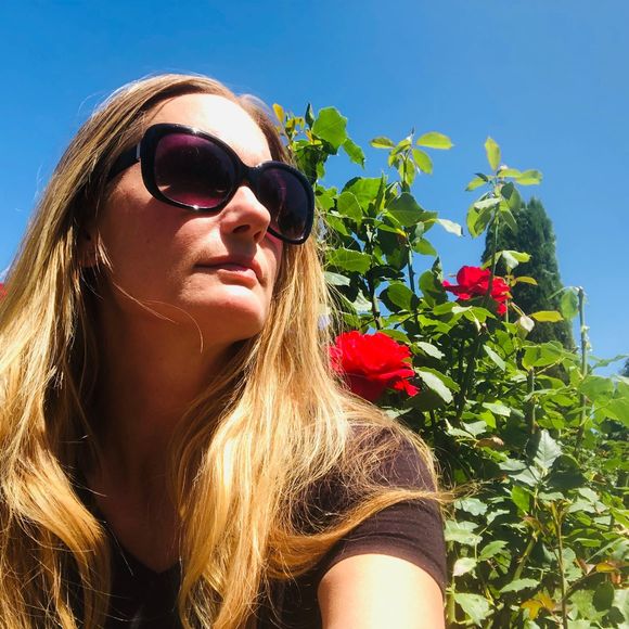 Meet your Posher, Nikki - Picture 1 of 1